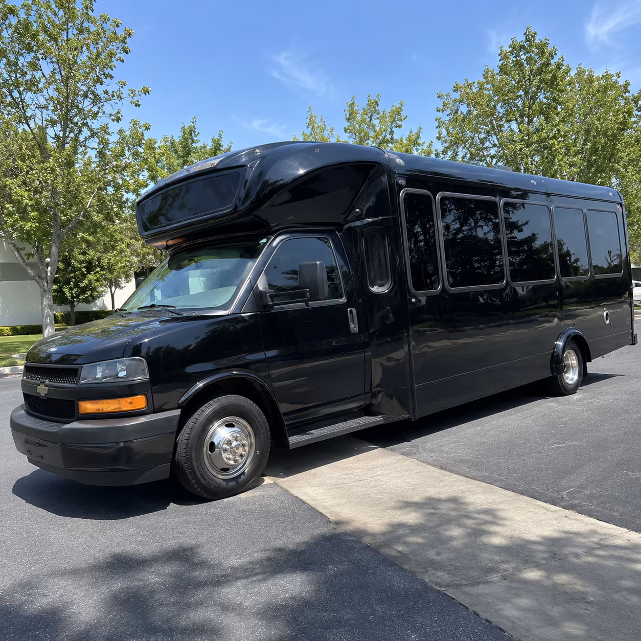 yuma 15 passenger party bus